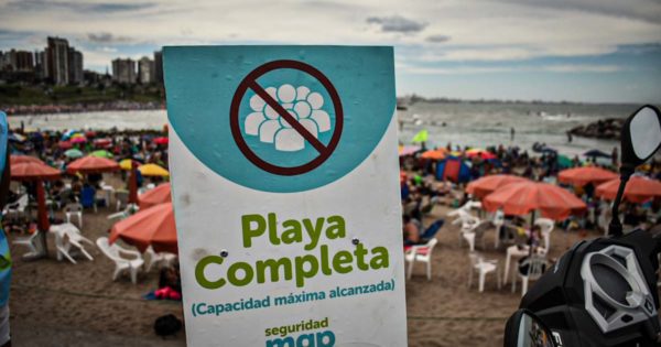 Temporada en pandemia: domingo de playa y limitaciones en algunos sectores