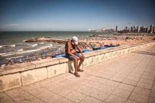 Temperaturas “extremas” en Mar del Plata: cómo evitar un golpe de calor en personas mayores