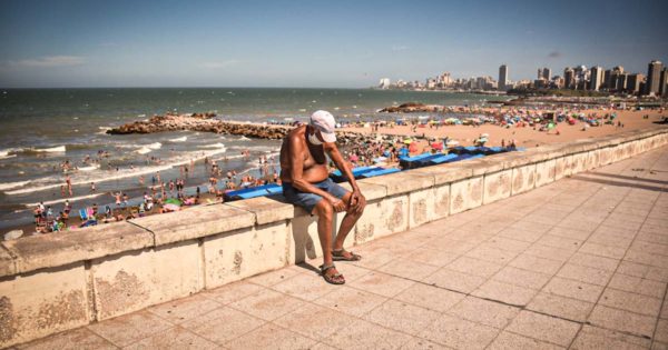 Temperaturas “extremas” en Mar del Plata: cómo evitar un golpe de calor en personas mayores