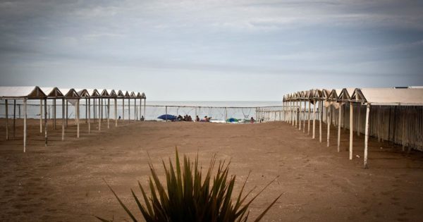 Un estudio del Conicet, entre el nivel de ocupación de carpas y lo que queda de playa pública