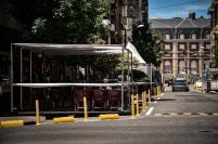 El gobierno busca peatonalizar la calle Belgrano durante las noches de verano