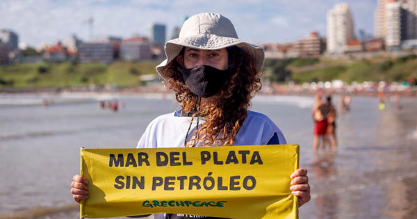 Una intervención en el mar contra las exploraciones petroleras en Mar del Plata