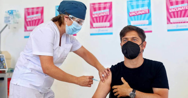 Kicillof se aplicó la segunda dosis de la vacuna rusa: “Estamos muy conformes”
