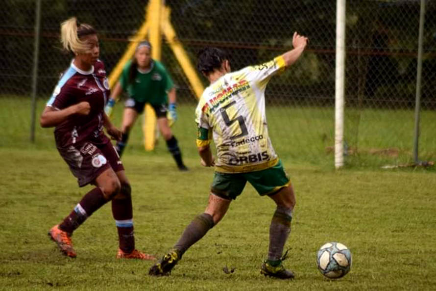 Fútbol femenino: Aldosivi ante UAI Urquiza (Foto: Cristian Zambrano)