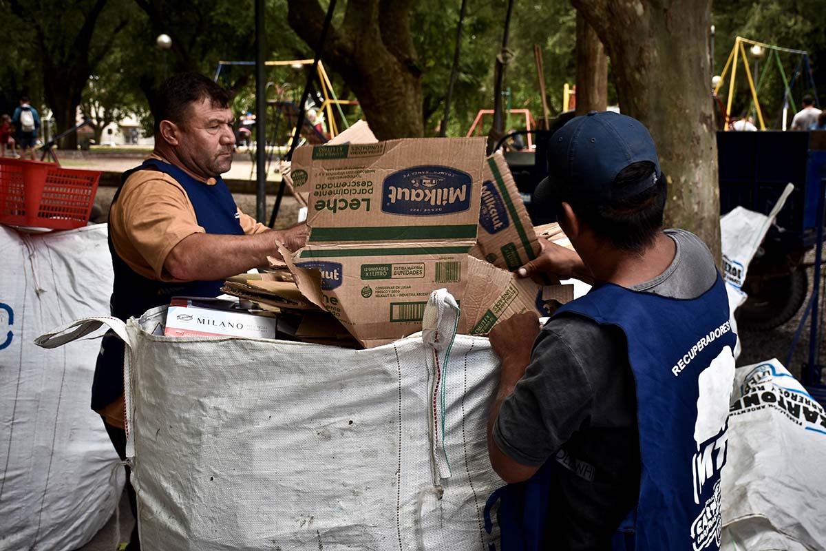 Recicladores en alerta por el precio del cartón: “La situación es crítica”