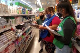 Integrantes de organizaciones sociales controlaron precios en supermercados