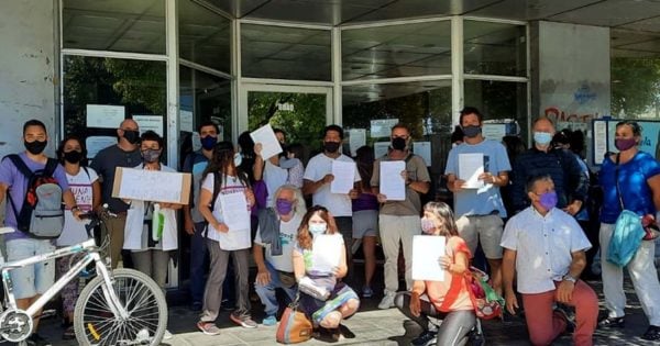 Clases presenciales en Mar del Plata: una protesta y reclamos al Consejo Escolar