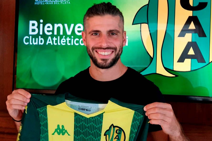 Aldosivi oficializó la contratación de Emiliano Insúa