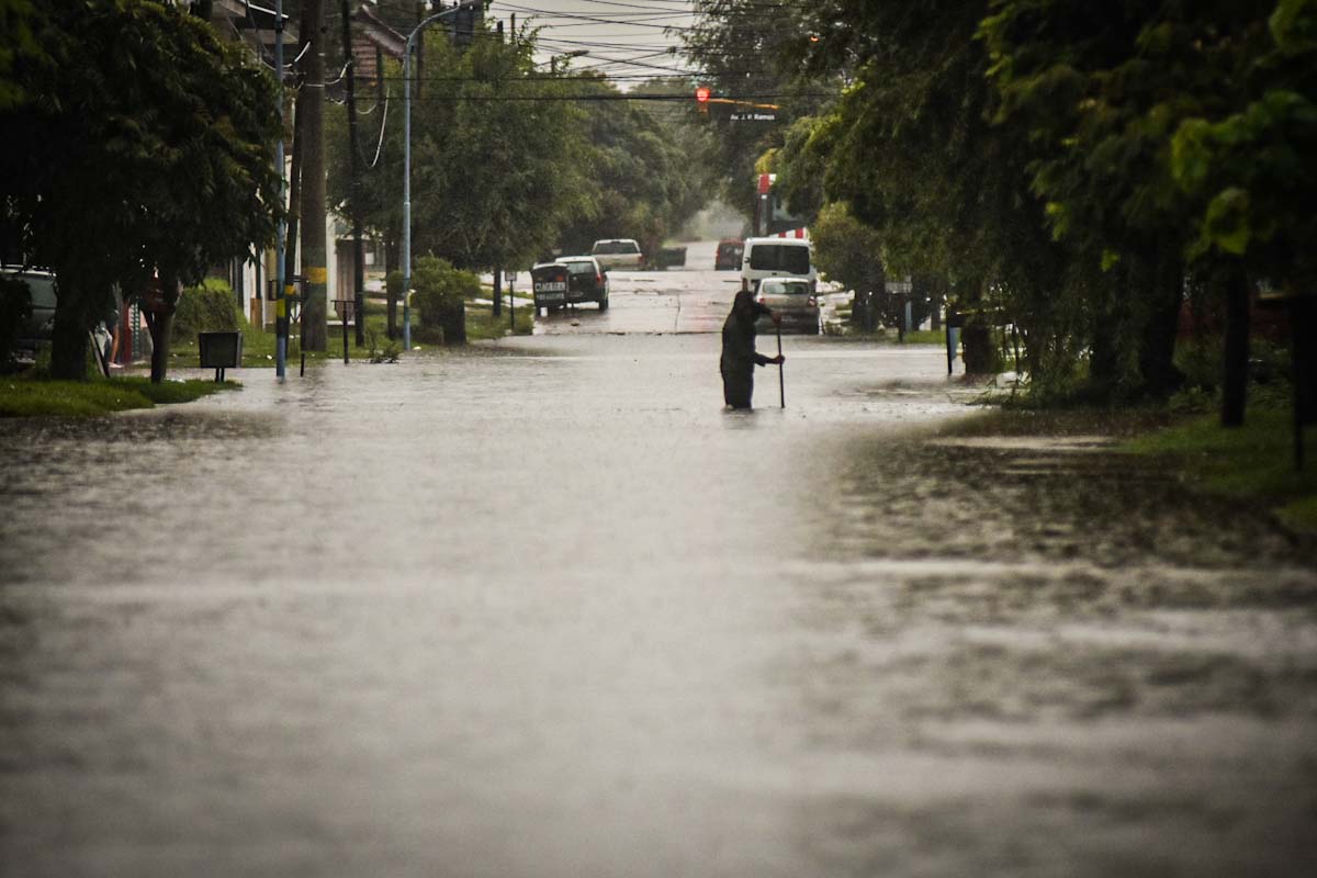 Una familia evacuada y otras cinco asistidas por el temporal en Mar del Plata