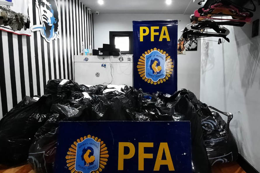 Incautan más de un millón de pesos en ropa de contrabando: dos detenidos