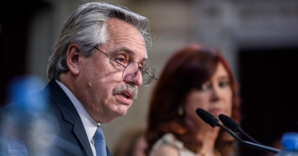 Tras la derrota electoral y la crisis interna, Fernández anunció cambios en el gabinete