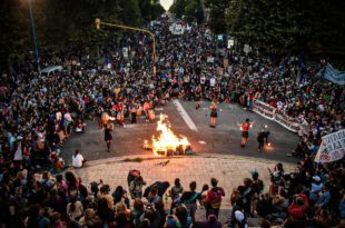 8M en Mar del Plata: masiva marcha con foco en la violencia, la desigualdad y la Justicia