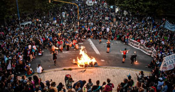 8M en Mar del Plata: masiva marcha con foco en la violencia, la desigualdad y la Justicia