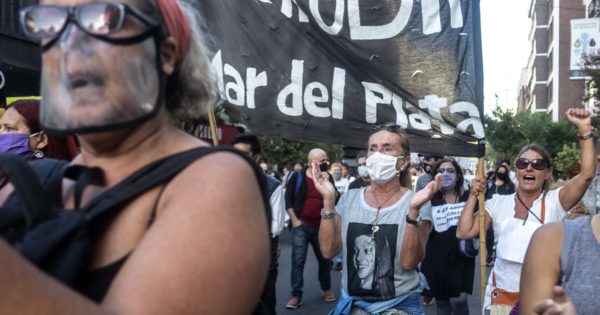 A 45 años del golpe de Estado, una numerosa marcha en el centro de Mar del Plata