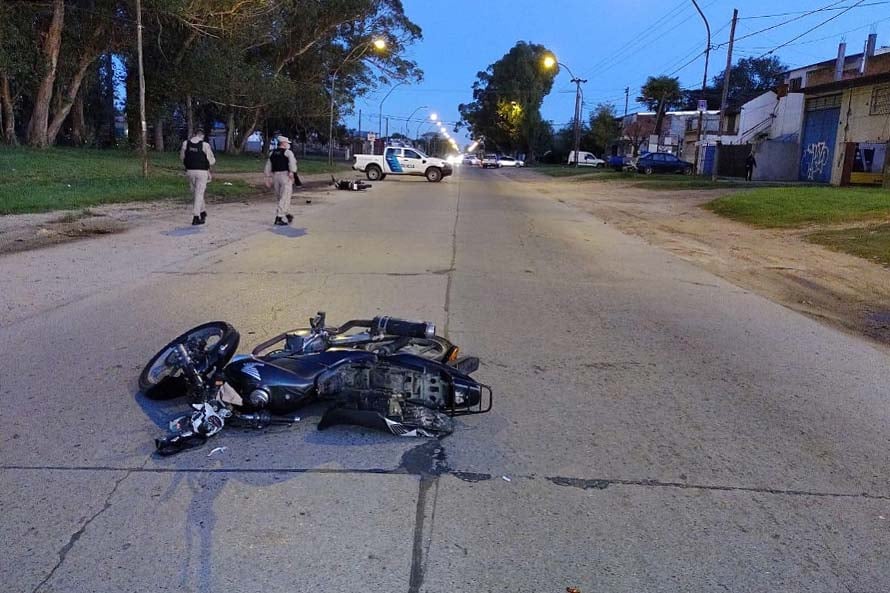 Dos heridos tras un choque entre motos en Colón y 196