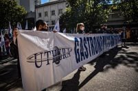 Gastronómicos: sin equiparación salarial, advierten con protestas nocturas