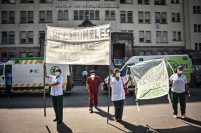 Acampe, concentración y protesta de trabajadores de la salud en el HIGA