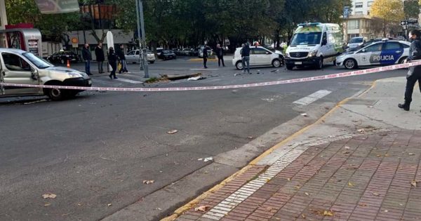 Violento choque y vuelco en el centro de Mar del Plata