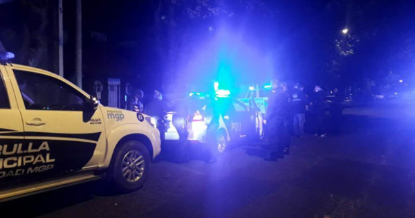 Tres aprehendidos por provocar disturbios en una fiesta clandestina en Los Troncos