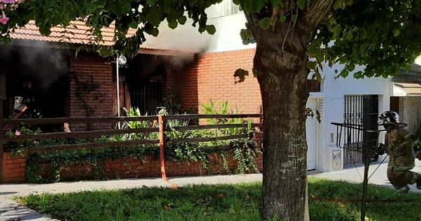 Sofocaron un incendio en una casa del barrio San Carlos