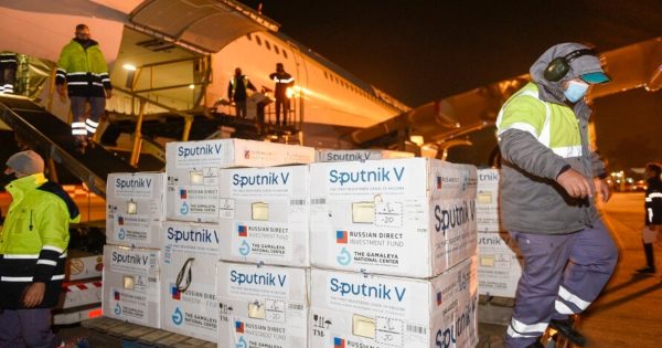 Coronavirus: llegaron al país otras 500 mil dosis de la vacuna Sputnik V