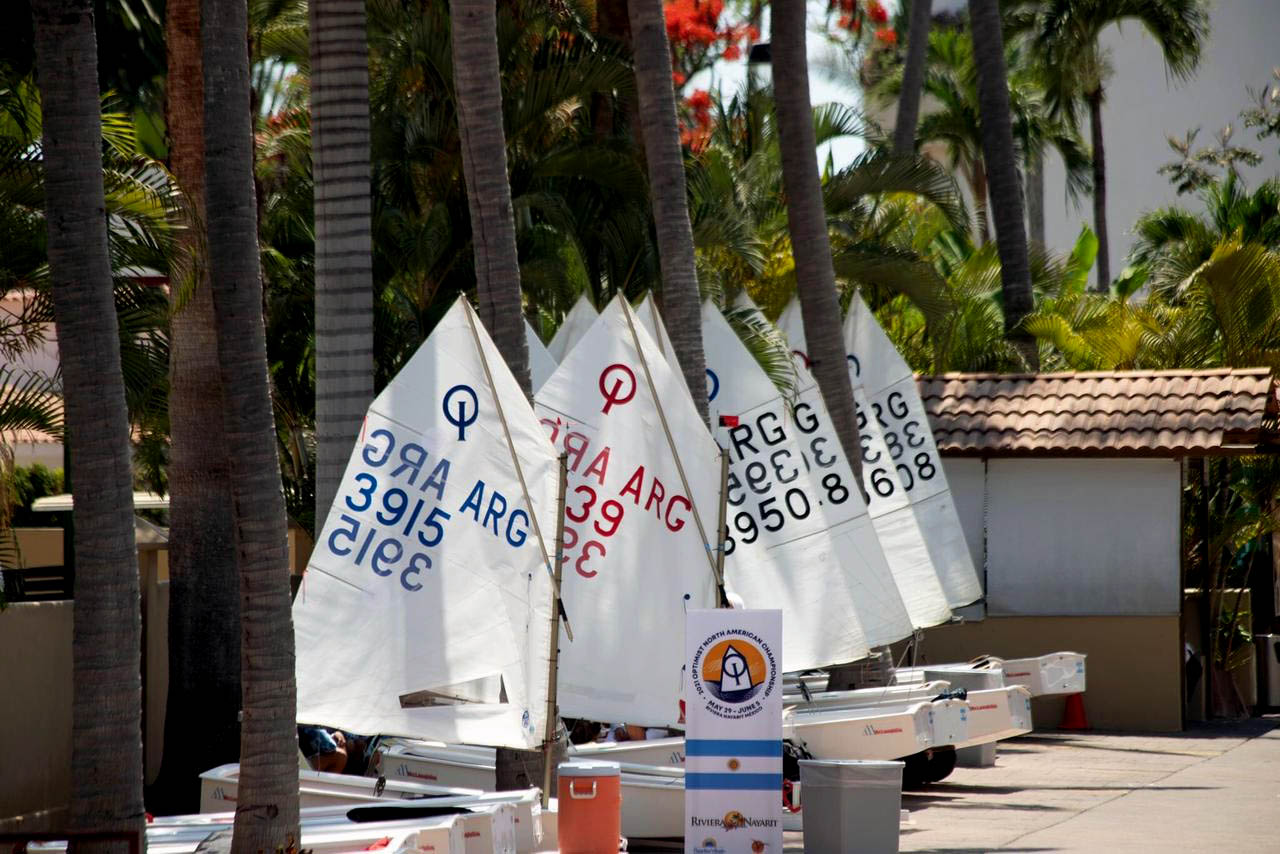 Tres timoneles del Club Náutico se entrenan en el Vallarta Yacht Club de México