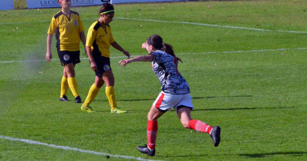 Fútbol femenino: la marplatense Bárbara Calvo anotó su primer gol en Huracán