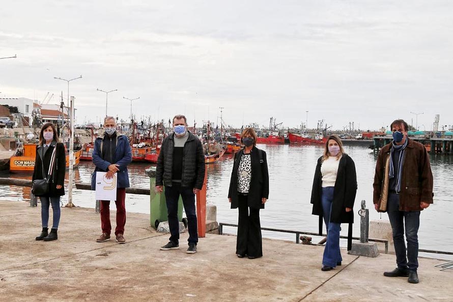Firmaron un convenio para presentar un concurso nacional para poner en valor la banquina de pescadores