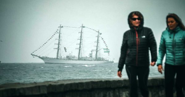 El fin de semana largo cerrará con la llegada de la Fragata Libertad a Mar del Plata