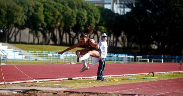 Atletismo: Joaquina Durá obtuvo el récord juvenil nacional en salto triple