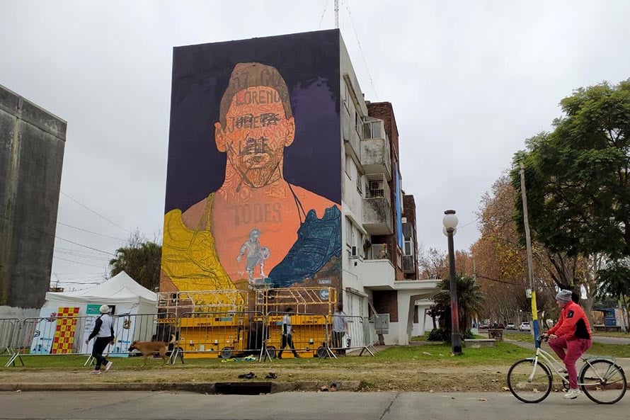 La pared donde marplatenses realizan un mural de Messi