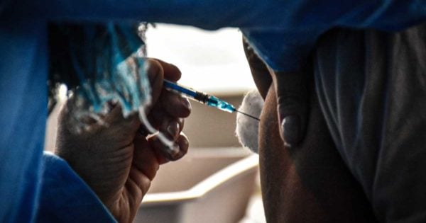 Vacunación: llegan 25 mil nuevas dosis e instalan una posta itinerante en Plaza Mitre