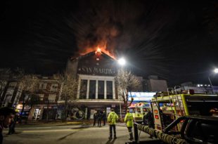 Se desató un incendio en el ex cine San Martín de Mar del Plata