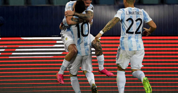 Argentina lo liquidó sobre el final y se metió en las semifinales de la Copa América