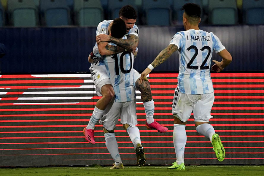Argentina lo liquidó sobre el final y se metió en las semifinales de la Copa América