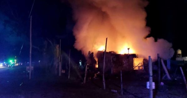 Dos heridos y una casa incendiada tras un enfrentamiento vecinal