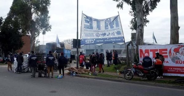 Recuperadores y cartoneros protestan en el Emsur por incumplimientos