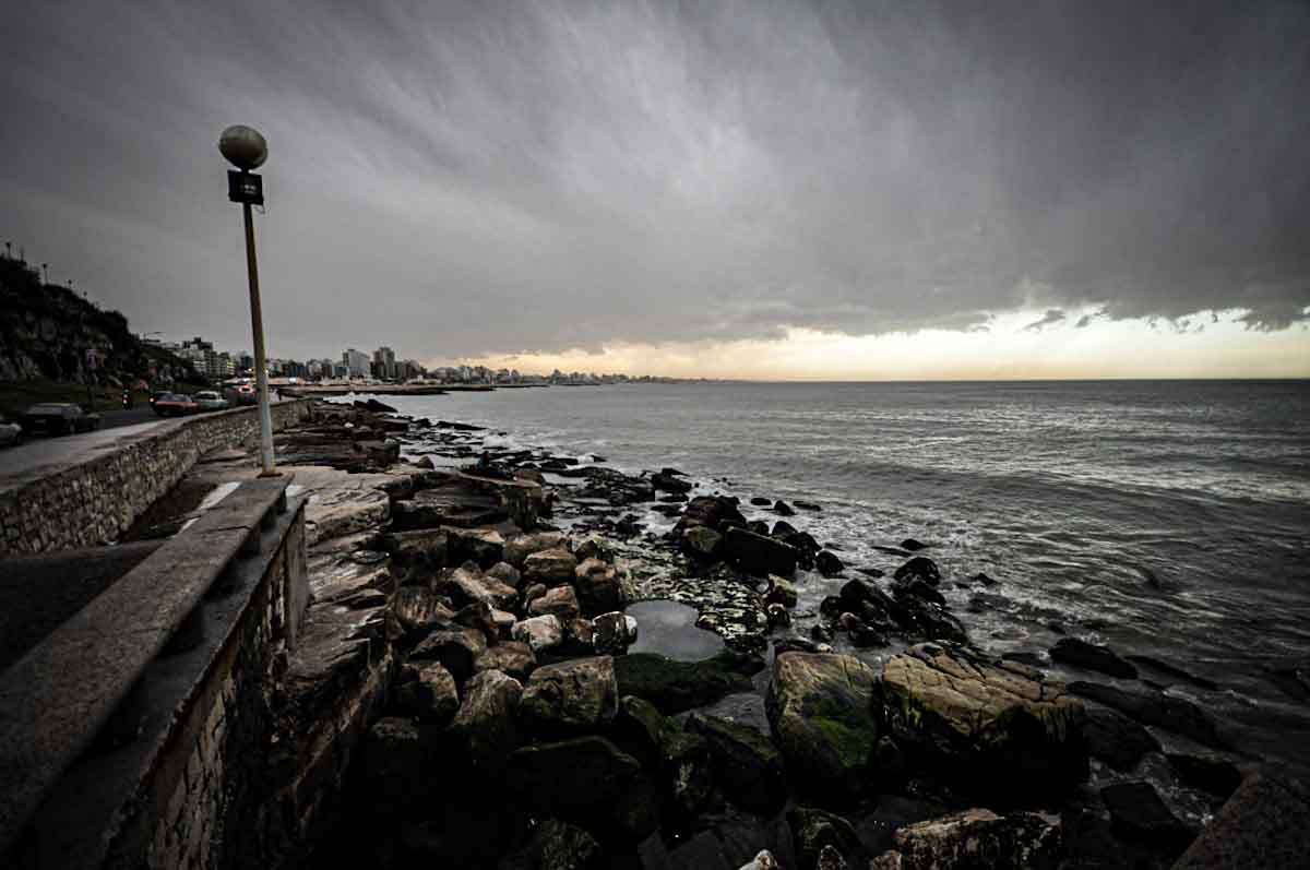 Emiten un alerta meteorológico por lluvias y tormentas para Mar del Plata 