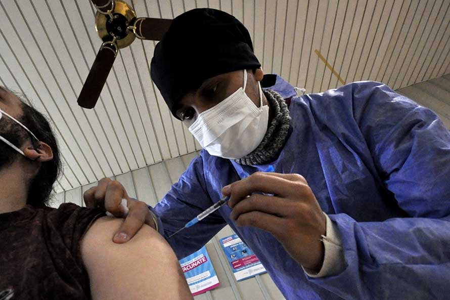 Coronavirus: anuncian la “vacunación libre” de segunda dosis para mayores de 60 años