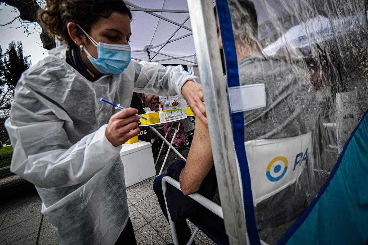 Coronavirus: por primera vez, la vacunación itinerante llega a la cárcel de Batán