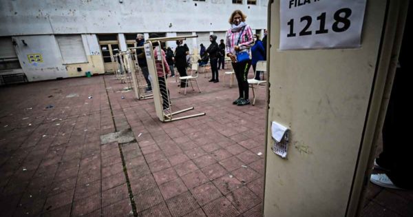 Elecciones con protocolo: filas al aire libre, más espera y algunos cortes de calles