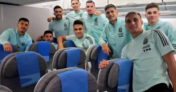Tras la controversia en Brasil, el plantel argentino regresa al país