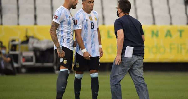 Autoridades sanitarias entraron a la cancha y se suspendió Argentina – Brasil