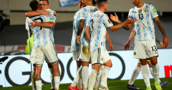 Eliminatorias: Argentina recibe a Perú con el objetivo de estar más cerca de Qatar