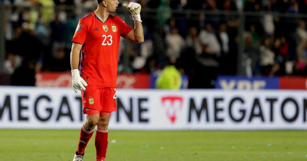 Emiliano Martínez: “Vinimos acá a seguir ganando y uniéndonos como equipo”