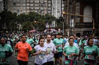 Unos 5 mil participantes corren este domingo el Maratón de Mar del Plata