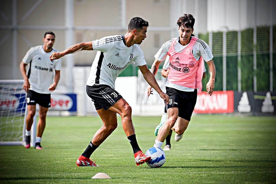 Matías Soulé en la pretemporada con Cristiano Ronaldo (Foto: instagram @matiassoule11)