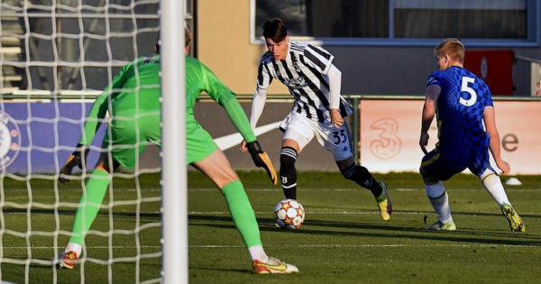 Champions juvenil: Matías Soulé convirtió un golazo en la Juventus ante el Chelsea
