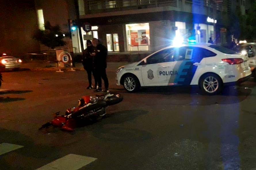 Murió un motociclista tras un choque con una ambulancia en el centro