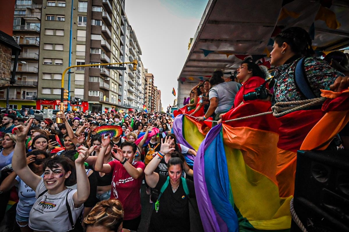 Marcha Del Orgullo Lgbt En Mar Del Plata Color Alegría Y Reivindicaciones Noticias De Mar